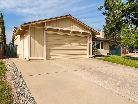 3rd image of 8233 Villa Oak Dr