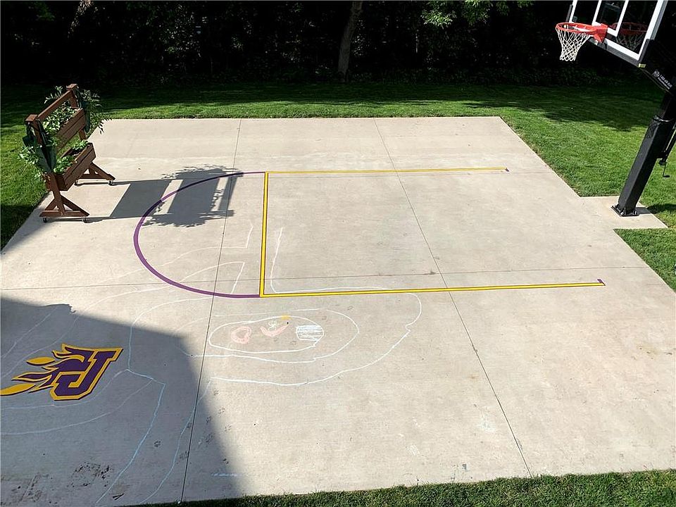 2nd image of 10211 Oakwood Dr