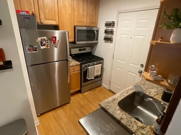 677-685.5 W Wrightwood Avenue