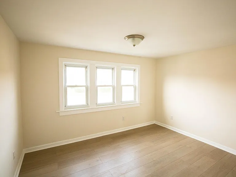 516 Market St — Photo 2