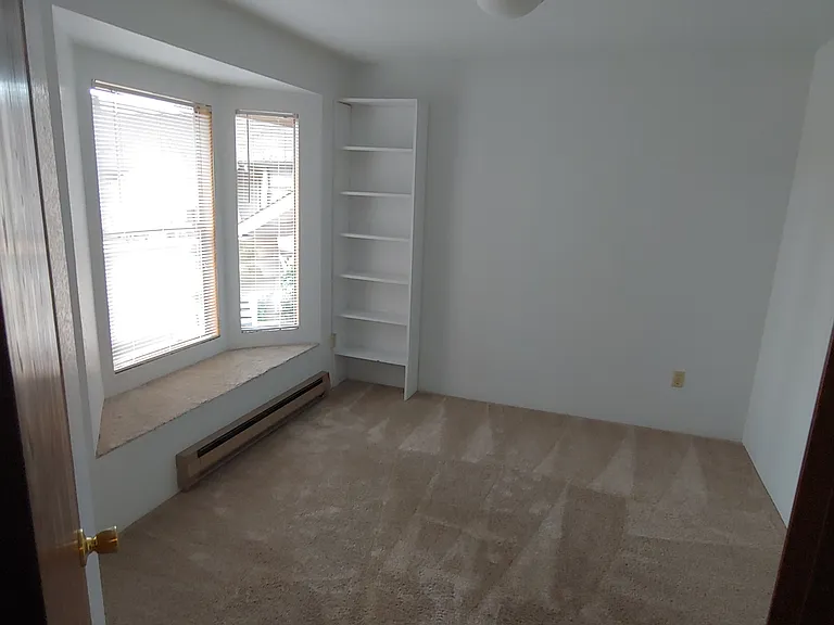 725 E 5th St — Photo 10