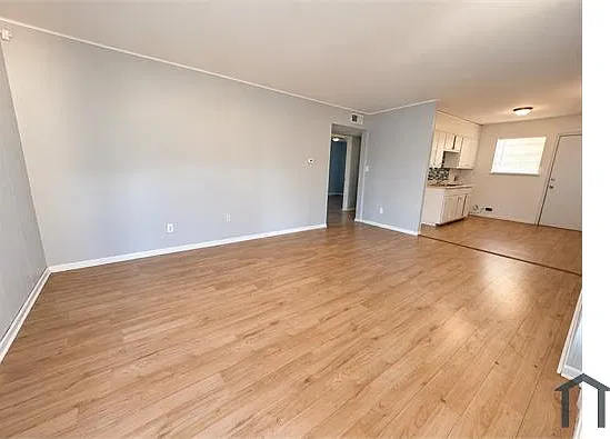 2 bed, $900 — Photo 2