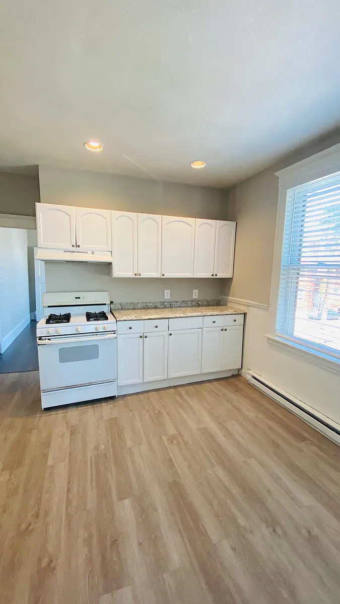Building Photo - 107 Shurtleff St #2