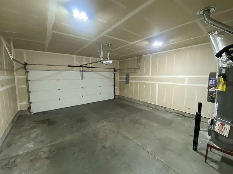 403 E Windsor Ct — Photo 18