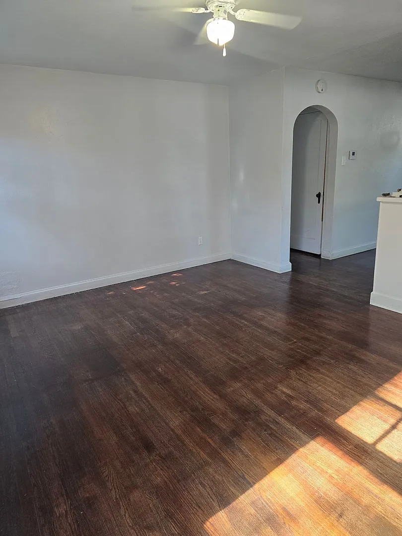 1152-SF-E2 — Photo 2