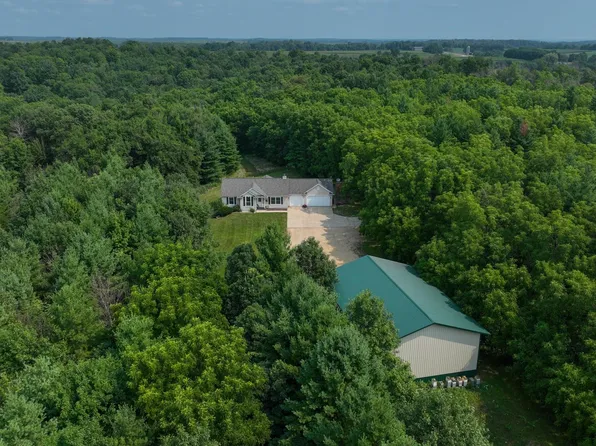 31380A Happy Hollow Dr E, Cazenovia, WI 53924