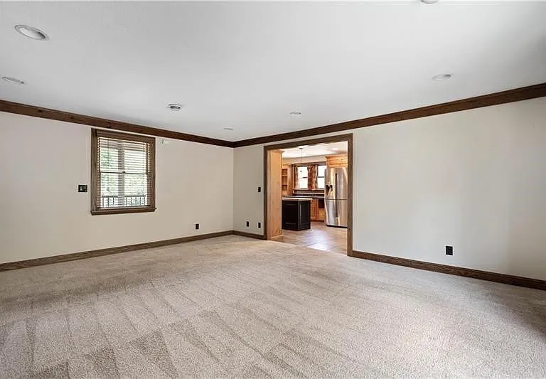 6050 Walton Rd — Photo 16
