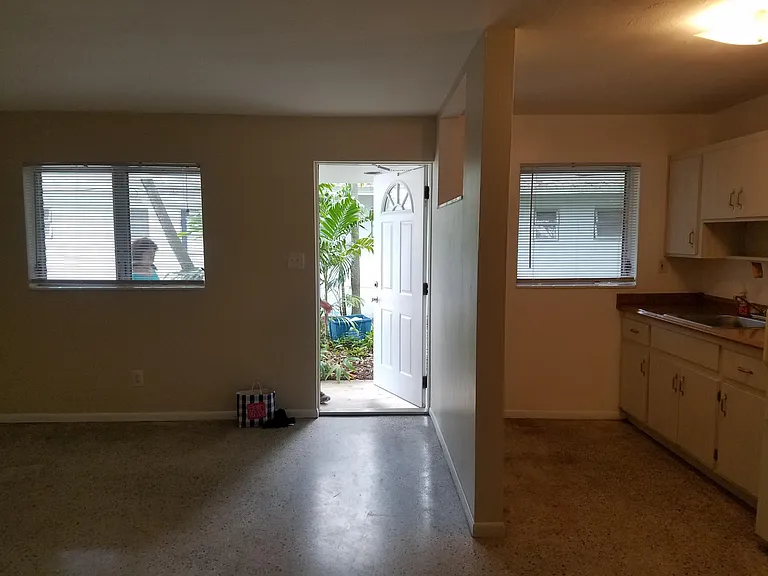 1604 SW 11th St — Photo 5