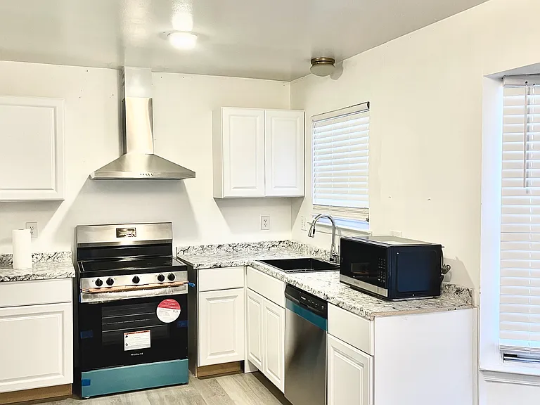6907 Storch Cir — Photo 2