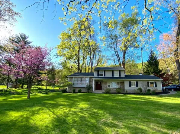 3647 Oakhurst Dr, Center Valley, PA 18034