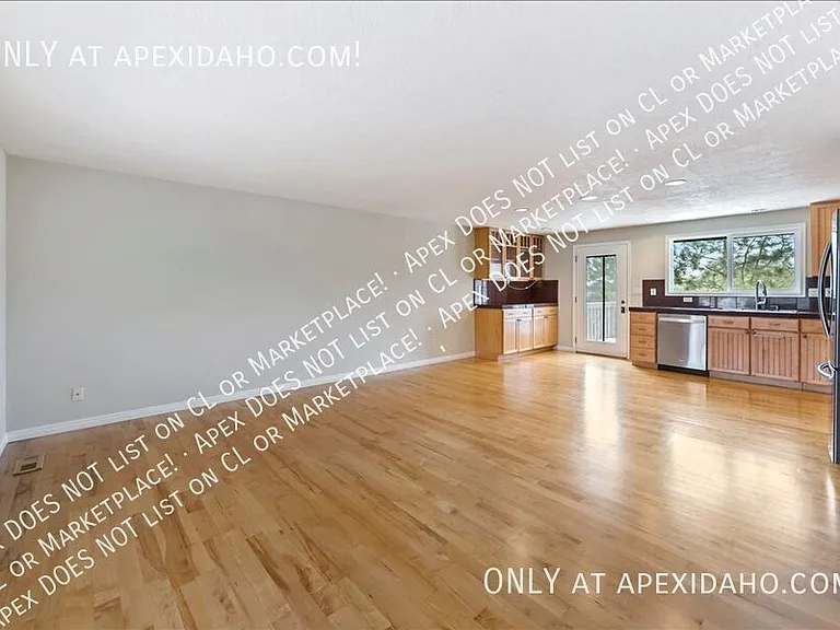 801 N Haines St — Photo 8
