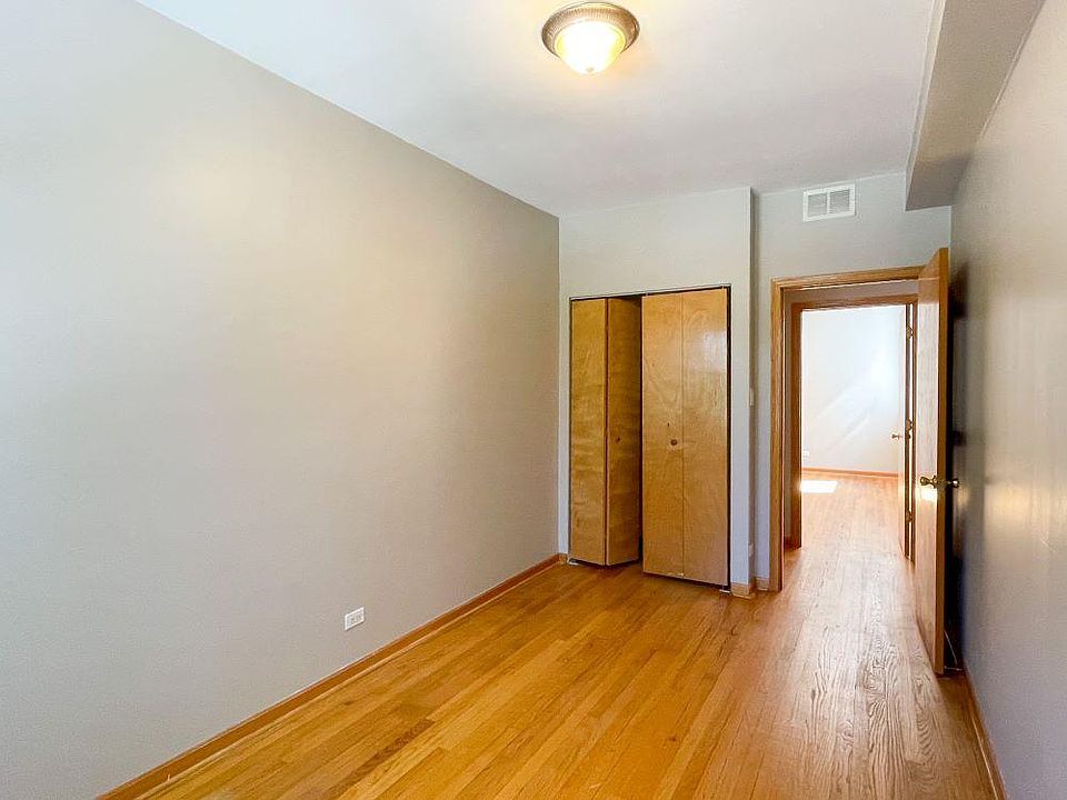 1st image of 3329 N Paulina St Unit 3