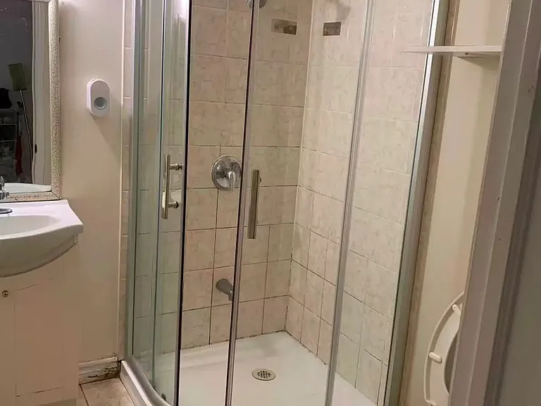 29 Tremely Cres #BSMT ROOM — Photo 9