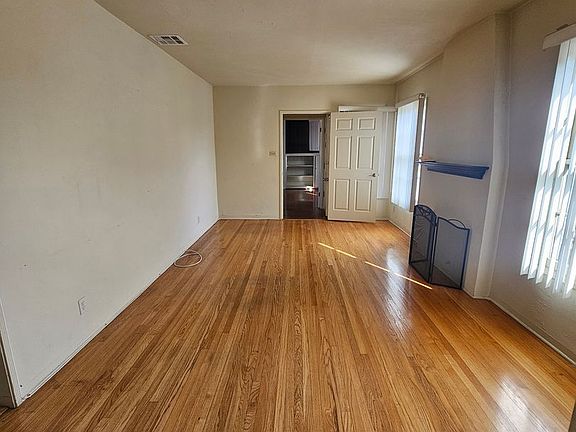 3rd image of 933 N Glendale Ave #933D