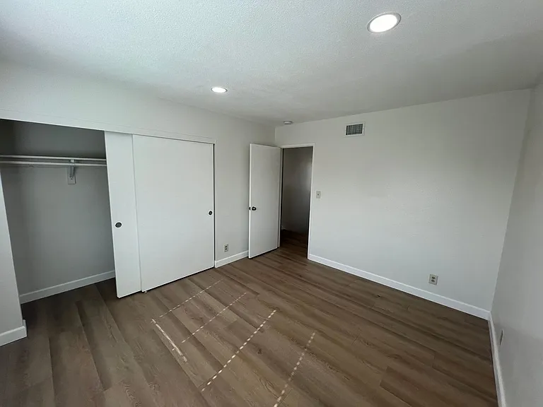 19806 Strathern St — Photo 27