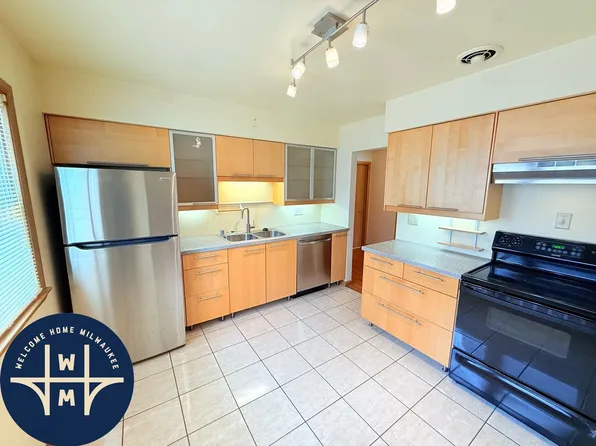 7313 Harwood Ave, Wauwatosa, WI 53213