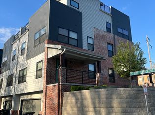 941 S 33rd Terrace Plz, Omaha, NE 68105