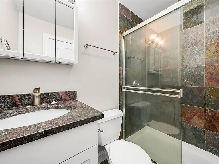 The Onyx on Hoyne — Photo 10