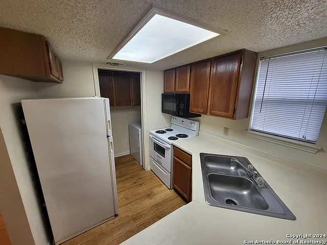 1 bed, 1.0 bath, 767 sqft, $875 — Photo 4