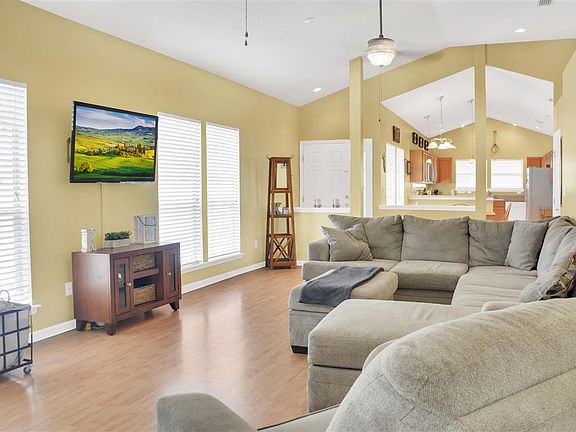 4th image of 205 N Churchill Dr