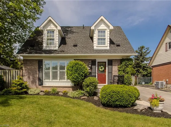 1319 Janina Blvd, Burlington, ON L7P 1K5