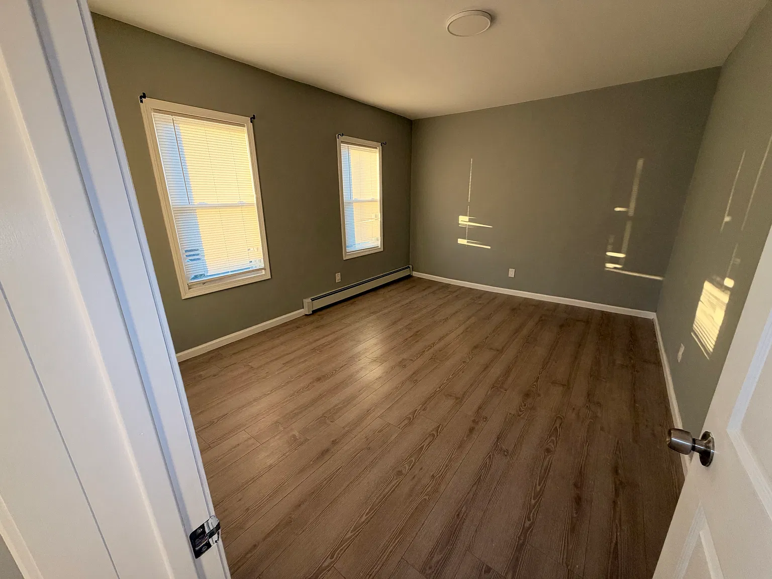 3 bed, $2,100 — Photo 4
