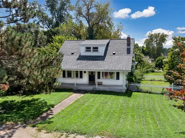 9726 Lackland Rd, Saint Louis, MO 63114