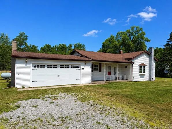 2402 Mertz Rd, Caro, MI 48723