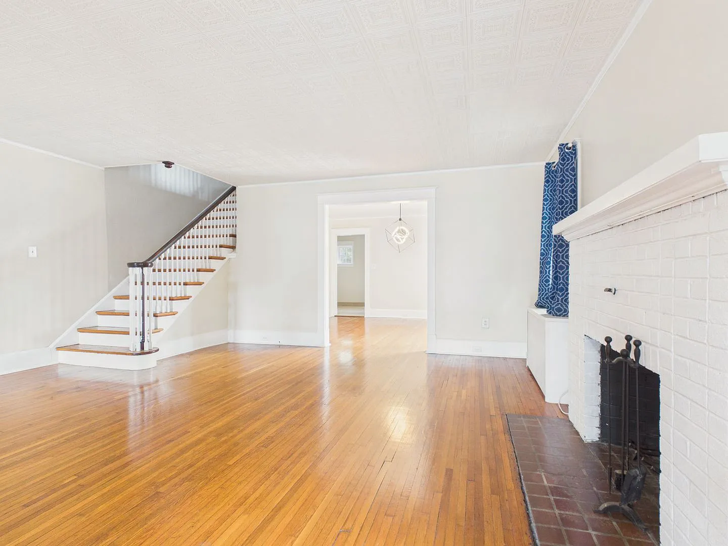 Beautiful 5 Bedroom Single Family Home on N 2nd — Photo 4