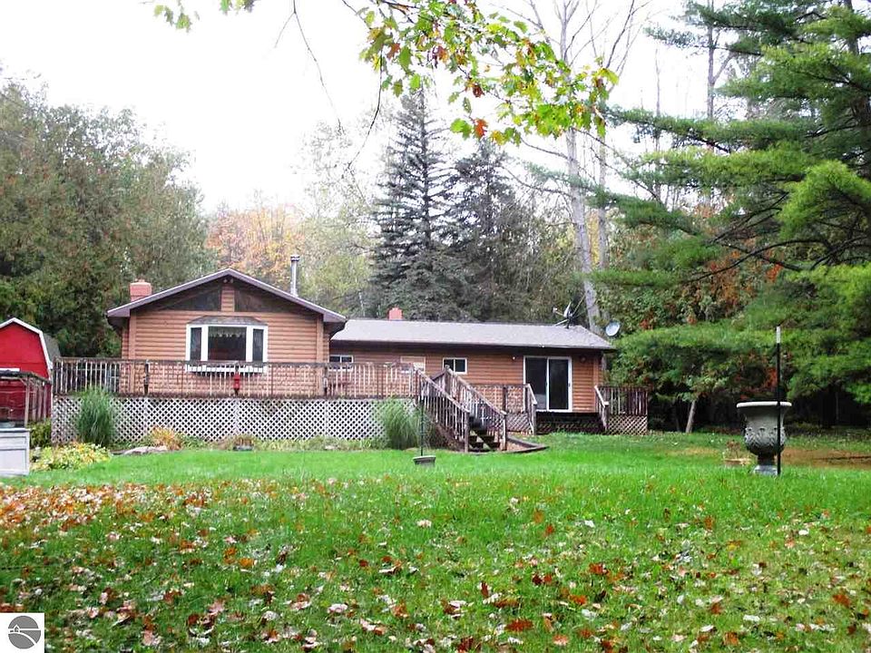 1st image of 146 Pioneer St