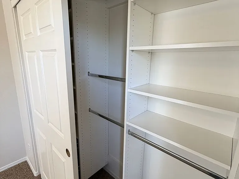 1810 Baylor Ln — Photo 16