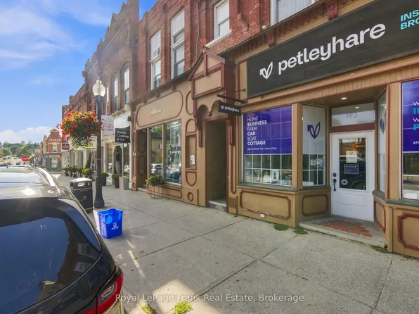 195 Queen St #2, Scugog, ON L9L 1B9