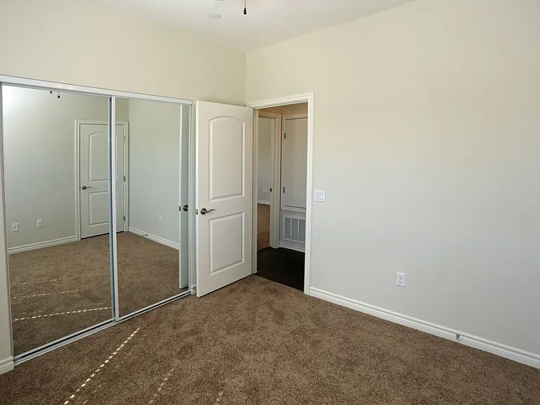 Santa Barbara Luxury Apartment Homes — Photo 9