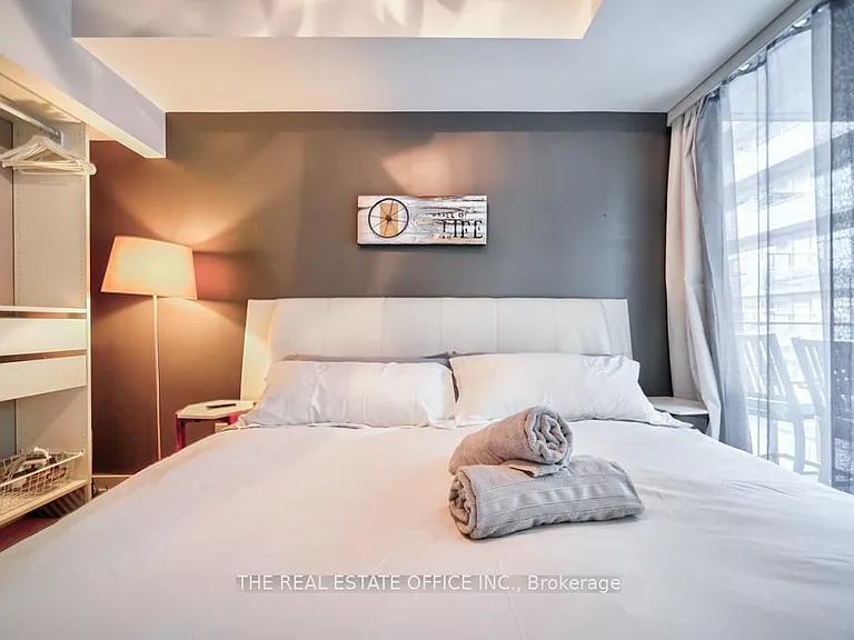 629 King St W #331 — Photo 24