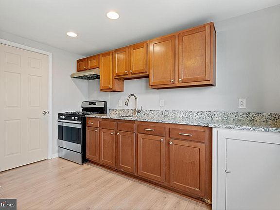 5th image of 801 Seckel Ct