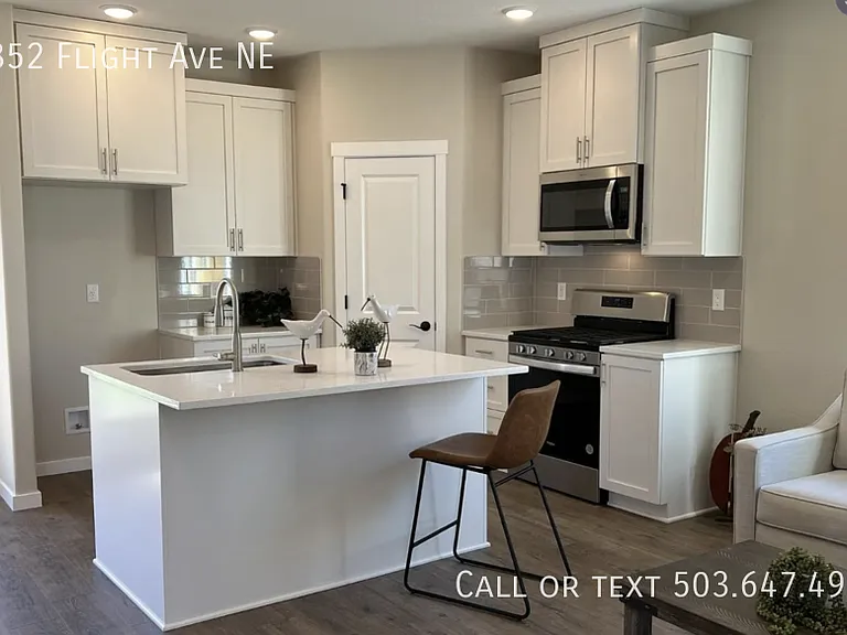 4852 Flight Ave NE — Photo 2