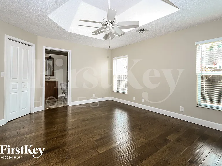 6484 Robinson St — Photo 8