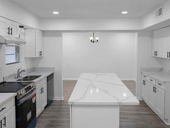 2nd image of 2040 Carmel Valley Dr