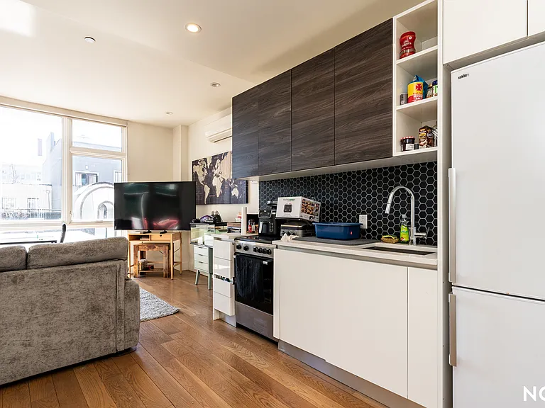 530 Midwood St #2J — Photo 1