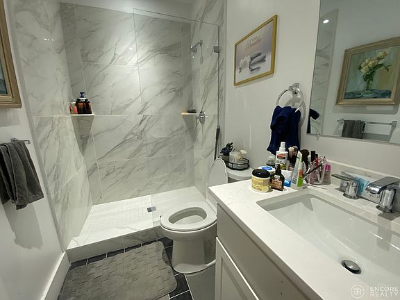 4th image of 21 Regent Cir #100