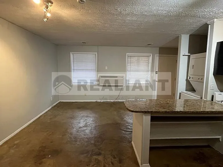 468 N Limestone — Photo 5