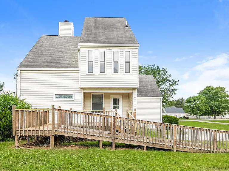 110 Bland Dr — Photo 17