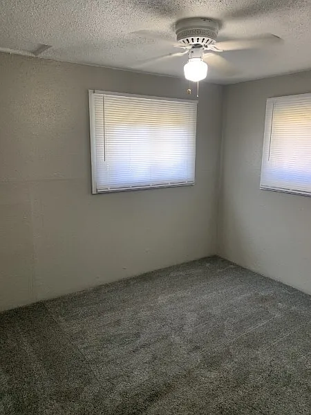 3 bed, 960 sqft, $1,300 — Photo 3