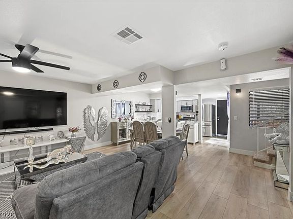 2nd image of 2677 Ruthe Duarte Ave