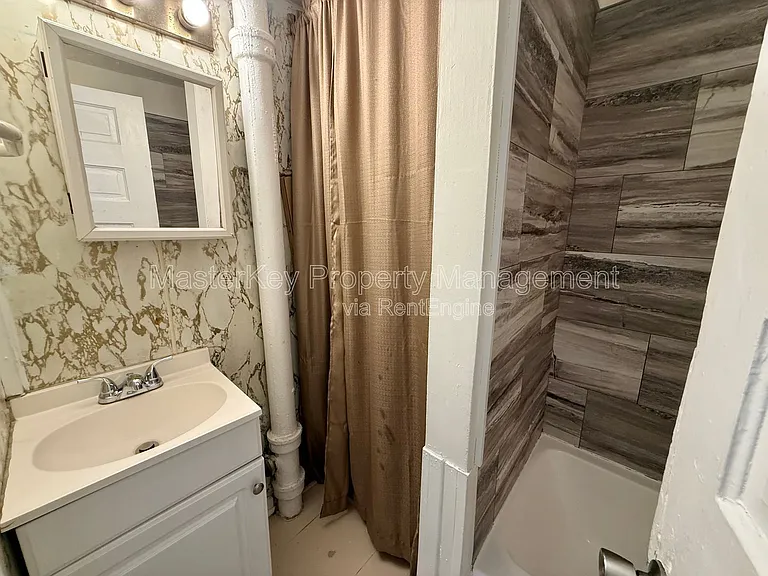302 Raynor St #B — Photo 7