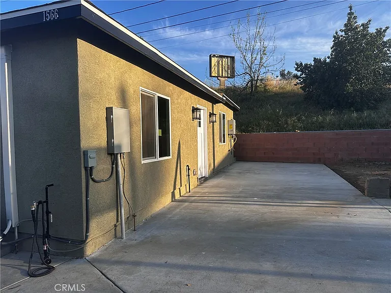 1564 W Phillips Blvd — Photo 5