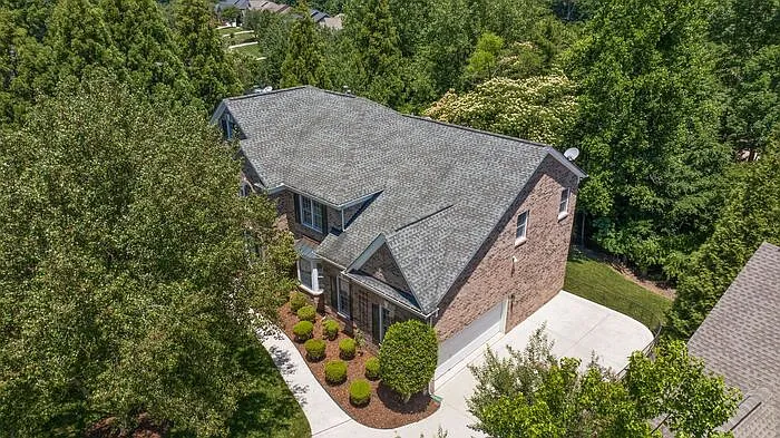 2307 Keara Way — Photo 32