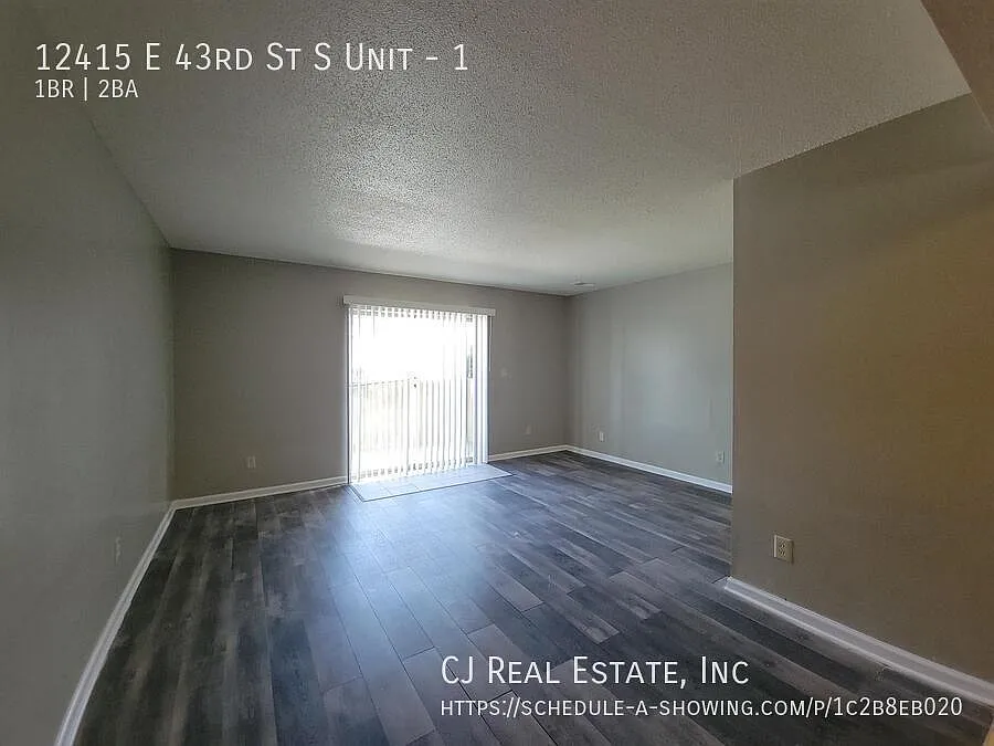 1 bed, 1.5 bath, $795 — Photo 2