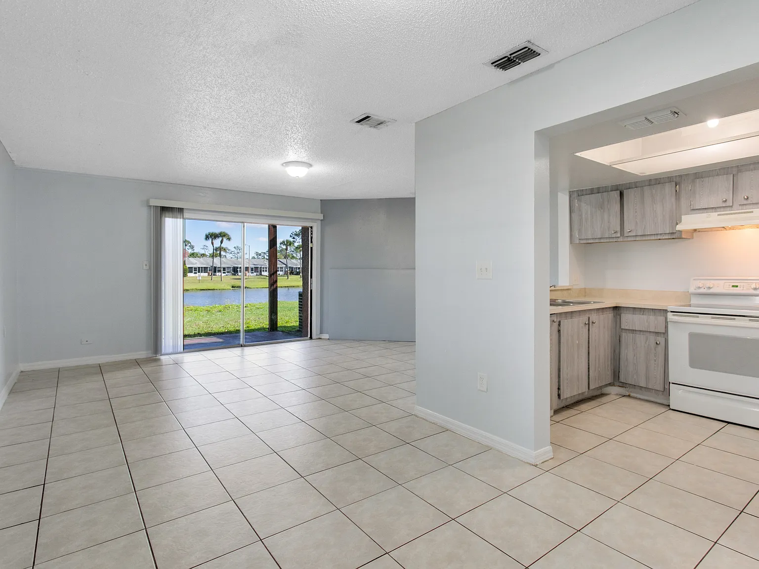 2 bed, 1217 sqft, $1,595 — Photo 4