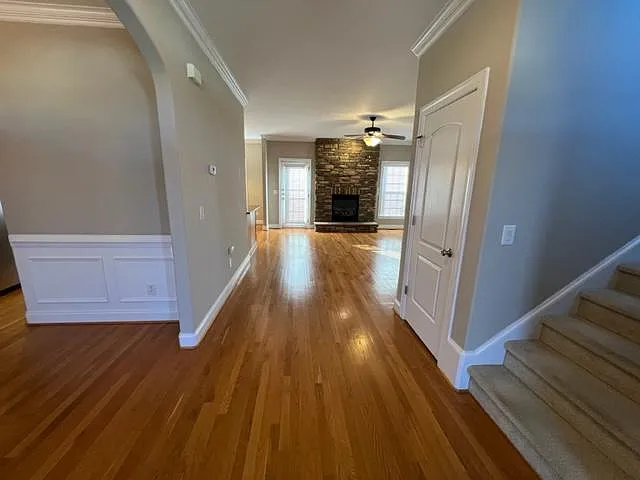 5 bed, 2567 sqft, $3,250 — Photo 2